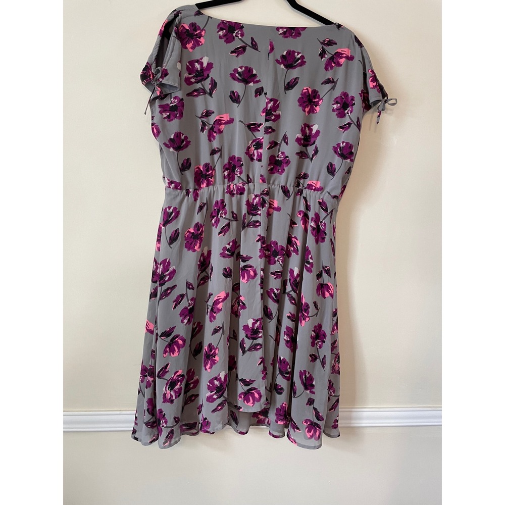 Torrid Grey Purple Floral Cold Shoulder Tie Sleeve Georgette Dress Size 1, 1X - Picture 2 of 6